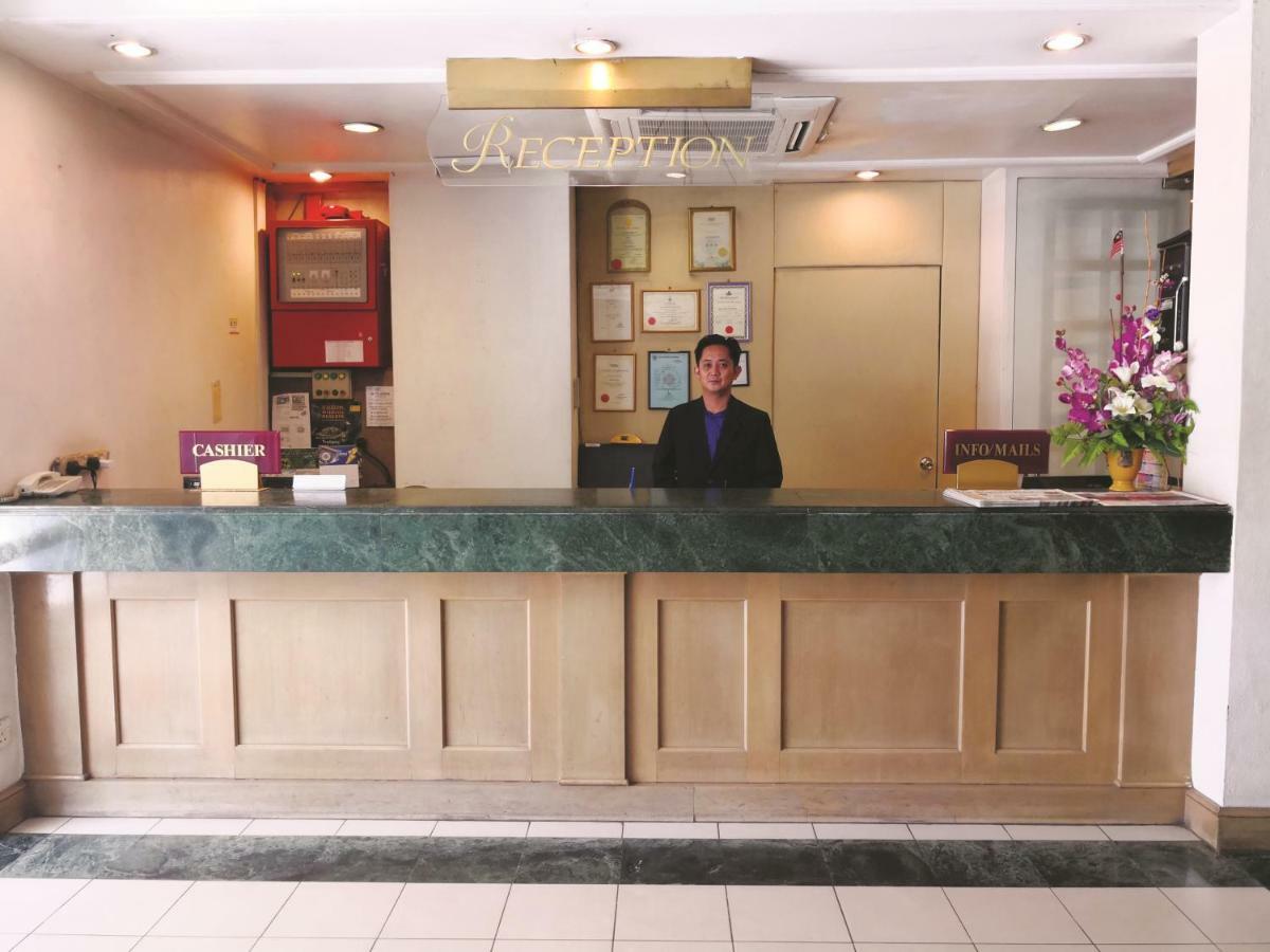 The Executive Hotel Lahad Datu Exteriör bild