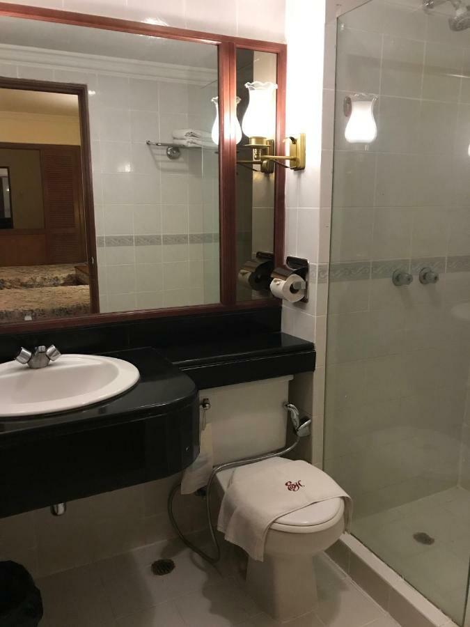 The Executive Hotel Lahad Datu Exteriör bild