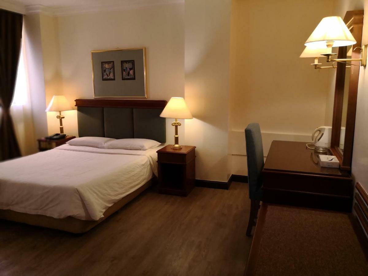 The Executive Hotel Lahad Datu Exteriör bild