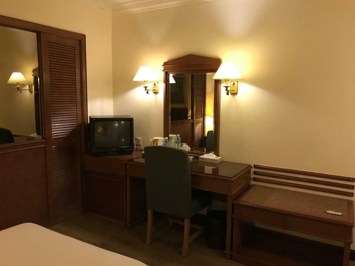 The Executive Hotel Lahad Datu Exteriör bild