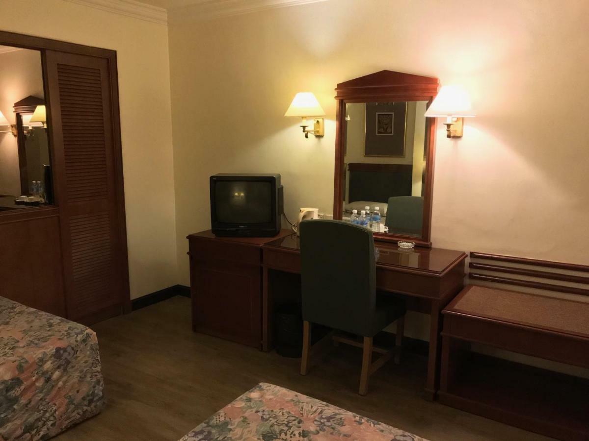 The Executive Hotel Lahad Datu Exteriör bild