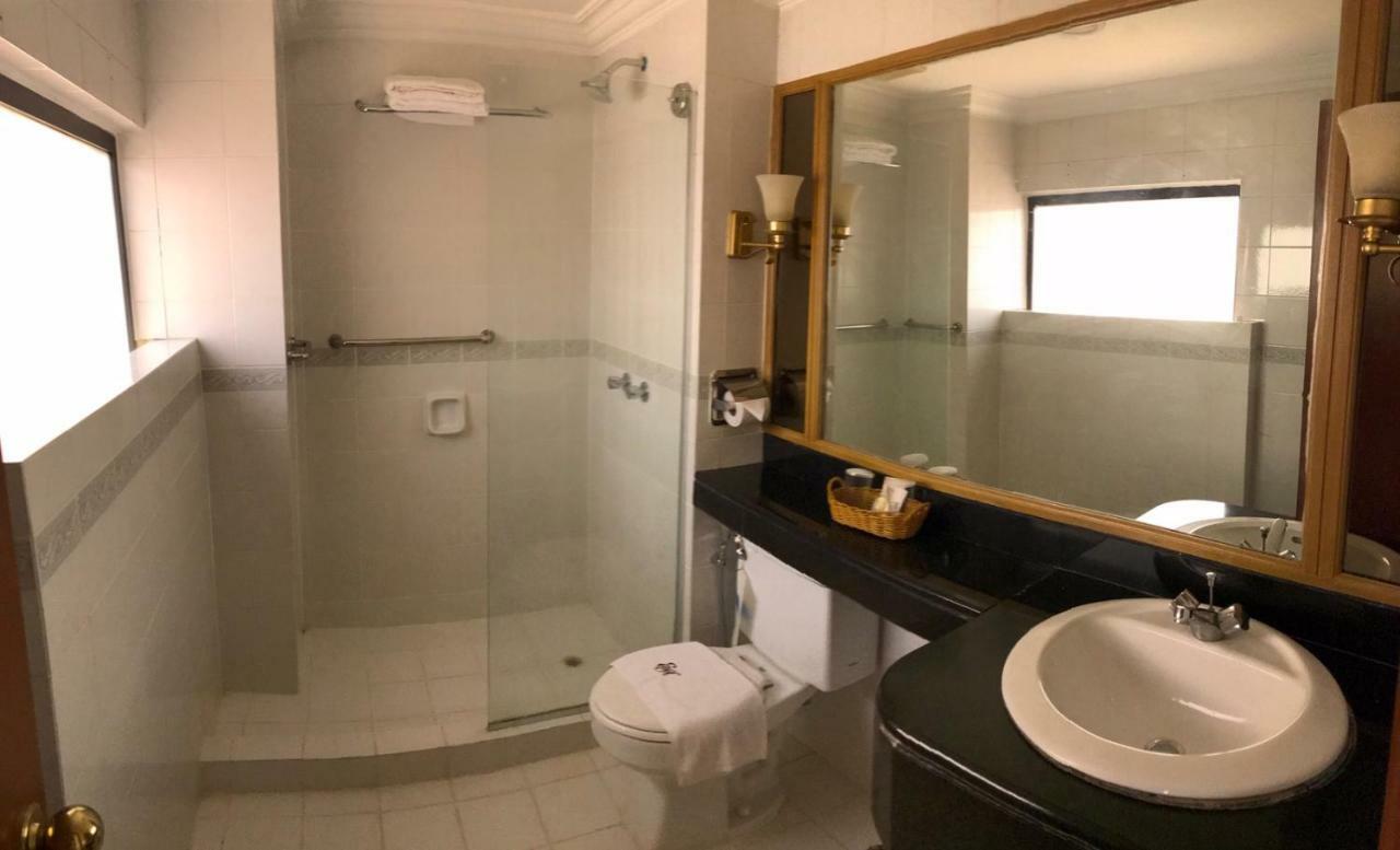 The Executive Hotel Lahad Datu Exteriör bild