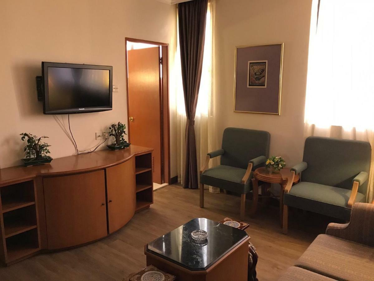 The Executive Hotel Lahad Datu Exteriör bild