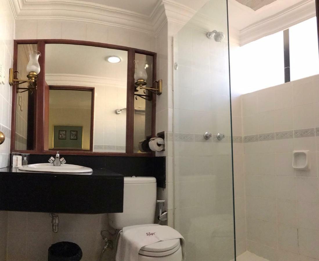 The Executive Hotel Lahad Datu Exteriör bild