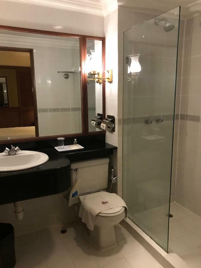 The Executive Hotel Lahad Datu Exteriör bild